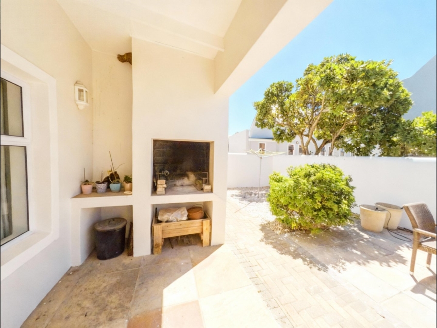 4 Bedroom Property for Sale in Westcliff Western Cape